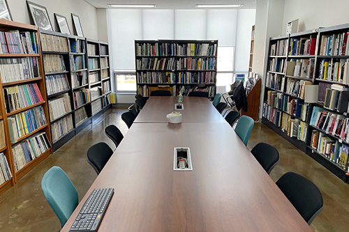 Library / Reading Room (6F)